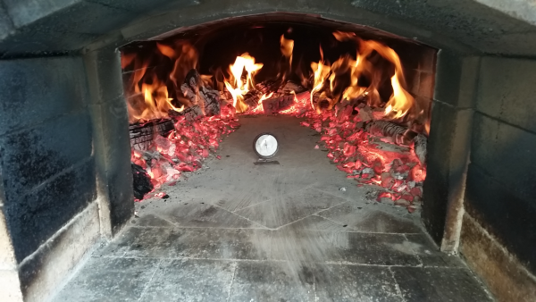 http://Wood%20Fired%20Oven%20cooking